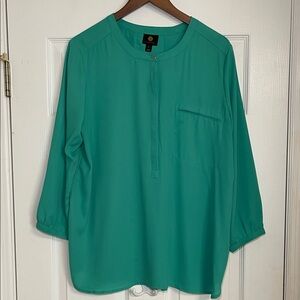 JM Collection Green Button-Accent Top Size XL